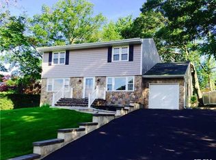 4 Villa Ln, Smithtown, NY 11787