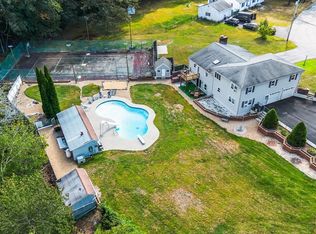 6 Clover Hill Dr, Chelmsford, MA 01824