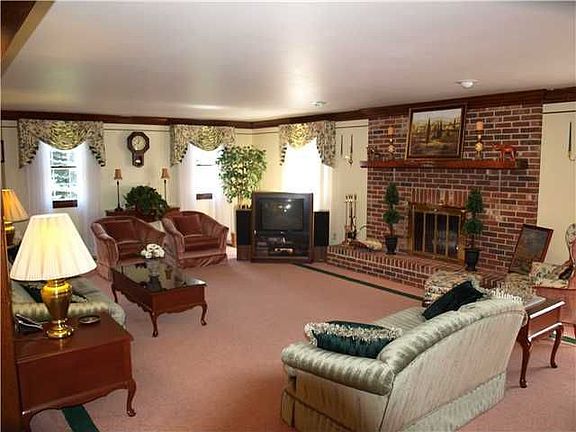 2nd image of 6874 Joanne Cir N