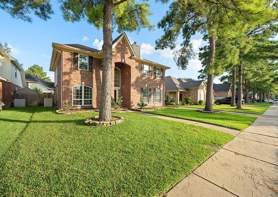 1st image of 15423 Clear Valley Dr
