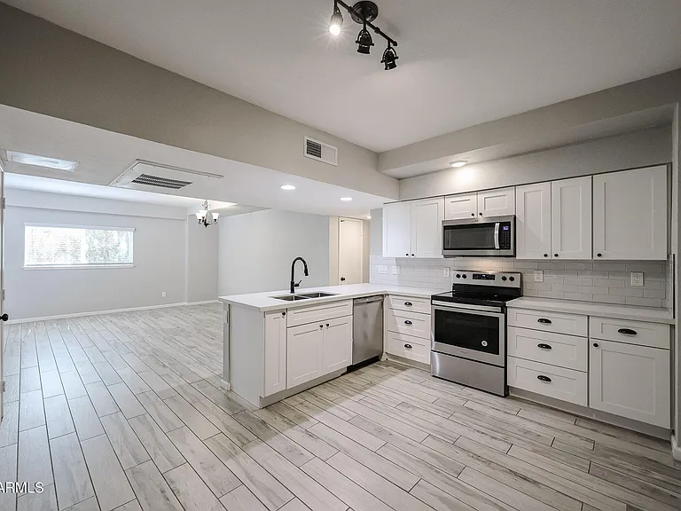 351 E Thomas Rd #D201 — Photo 18