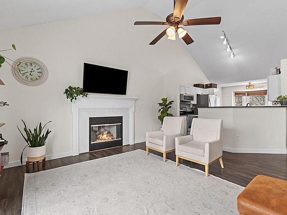 4th image of 217 Brushmore Ct