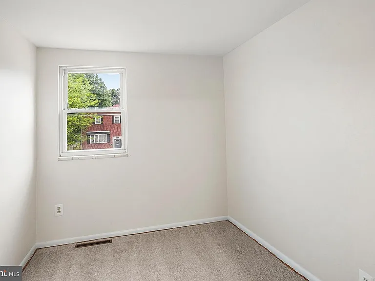 926 Regina Dr — Photo 15