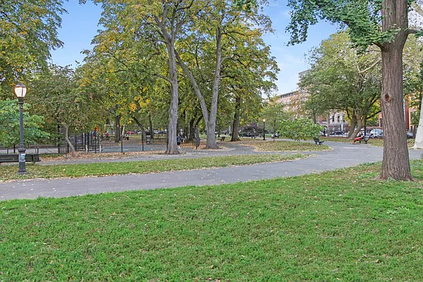 Rented by Artur Gutman, LREB | media 35