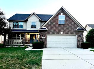 26768 Pepperwood Dr, Woodhaven, MI 48183