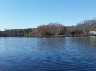 445 Tahmore Dr, Fairfield, CT 06825