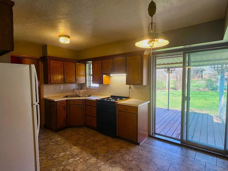 209 W Coe Dr — Photo 9