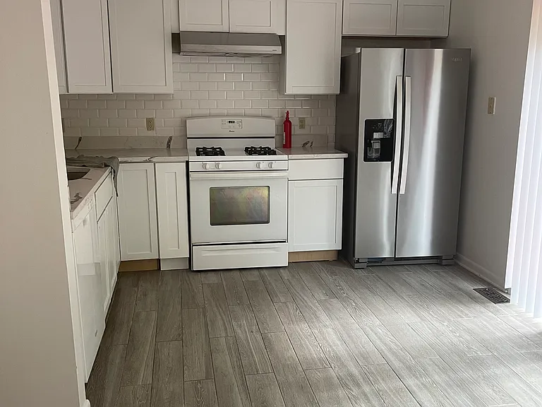 124 Richards Ln — Photo 14