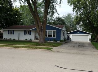 401 E Burdick St, Black Creek, WI 54106