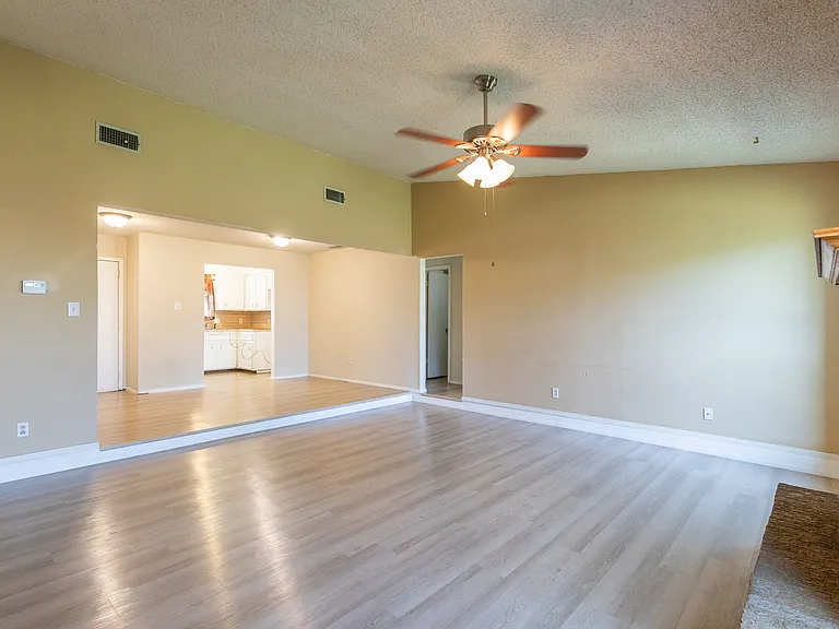 1733 Chucker Ct — Photo 8