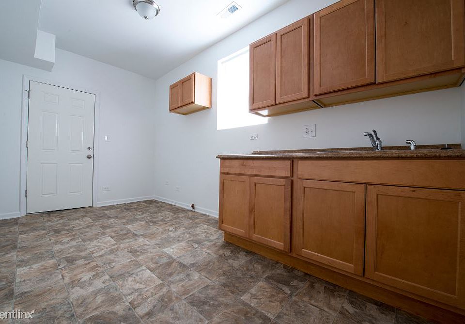 7240 S Yates Apartments Chicago Kitchen_1