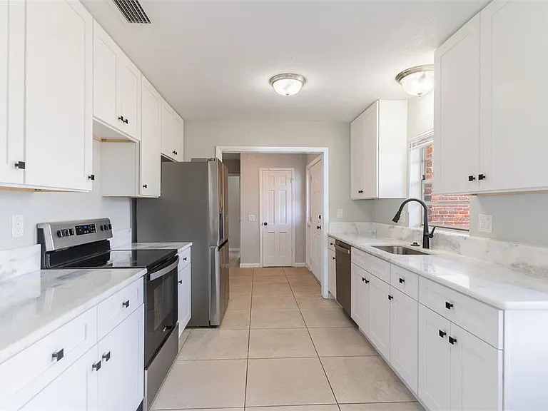 124 Shelley Dr — Photo 3