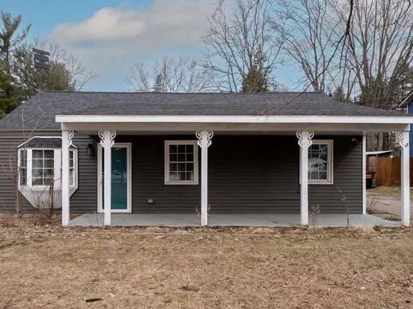 443 Lamoreaux Dr NW, Comstock Park, MI 49321