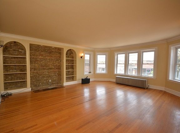 5th image of 2429 W Foster Ave #3