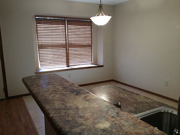 3rd image of 212 Harrogate Dr