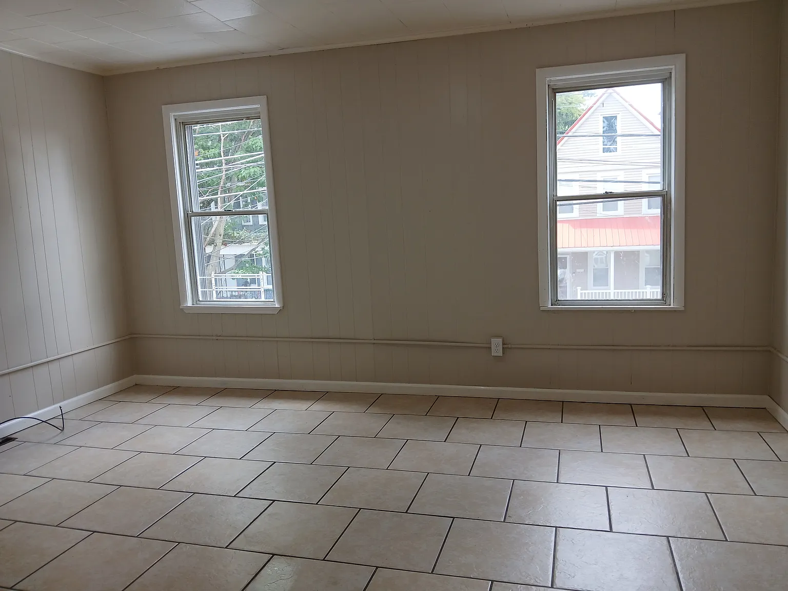 3 bed, $1,200 — Photo 1