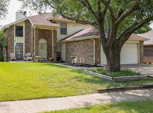 2304 Clareton Dr, Arlington, TX 76018