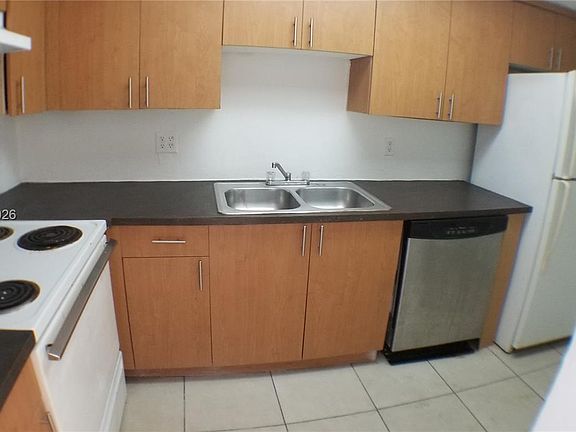 4th image of 13700 NE 6th Ave APT 113