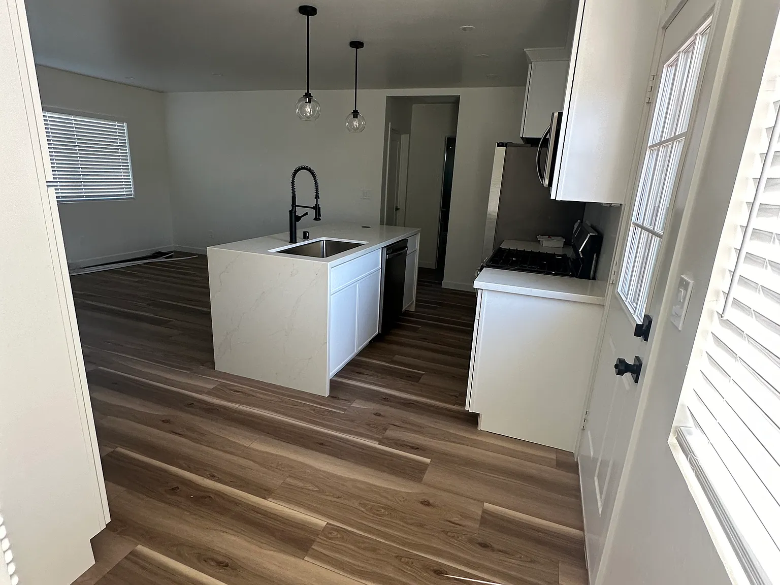 4 bed, 1170 sqft, $3,900 — Photo 3