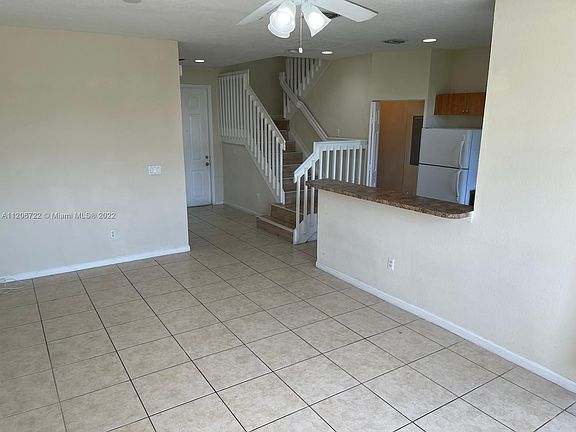5th image of 1013 Lucaya Dr #1013