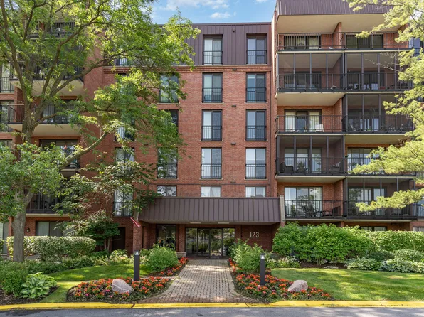 123 Acacia Cir APT 314, Indian Head Park, IL 60525