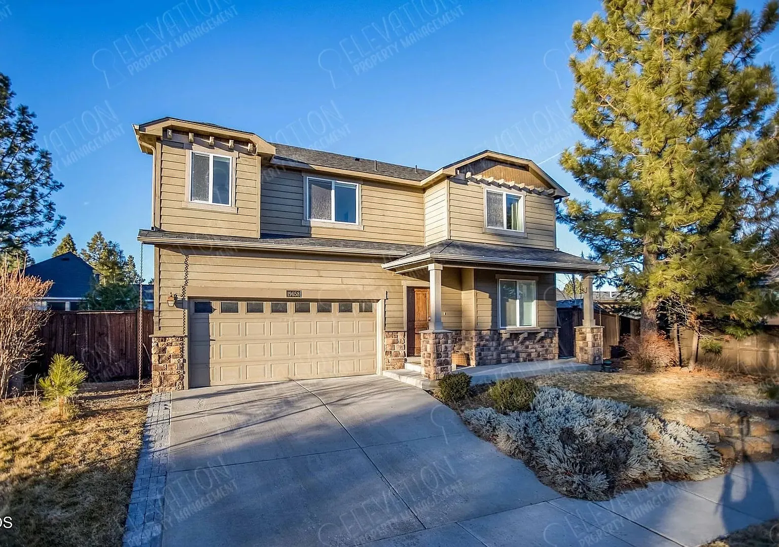 Beautiful 4 BR home in SW Bend — Photo 1
