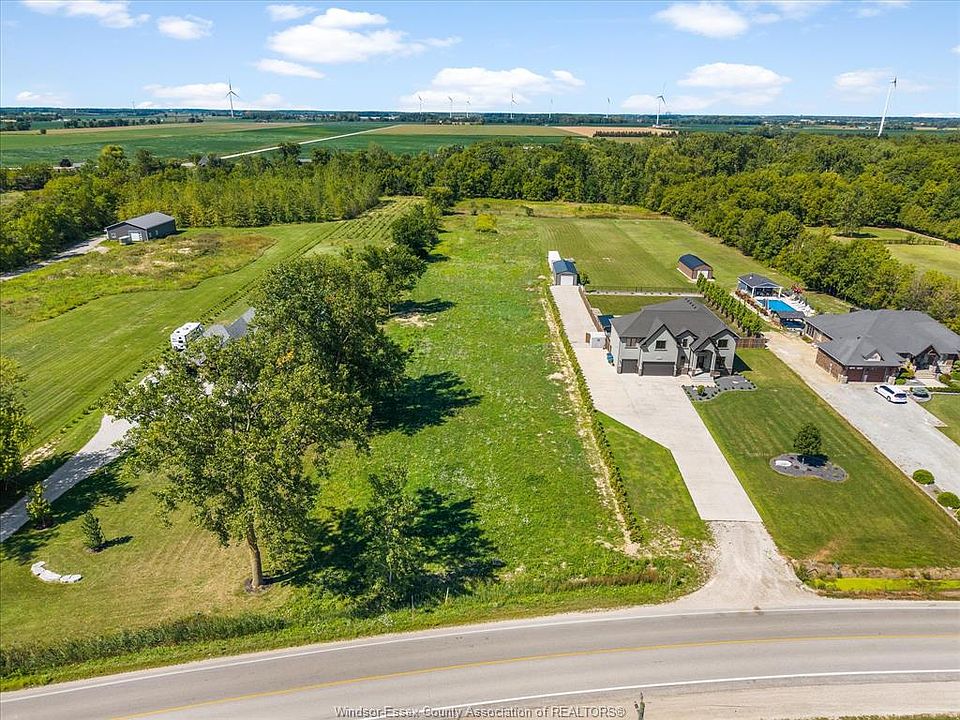1st image of 1585 Belle River Rd