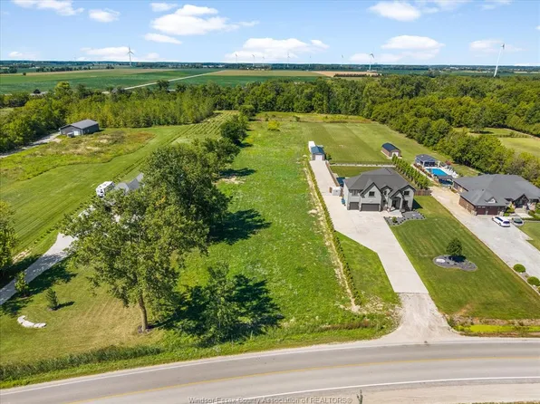 1585 Belle River Rd, Lakeshore, ON N0R 1V0