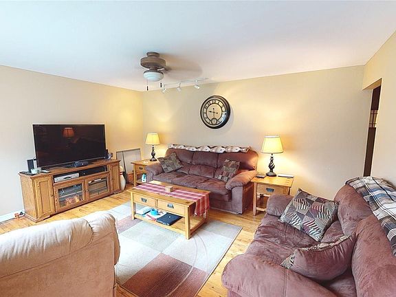 2nd image of 10 Smithtown Hwy APT 4A