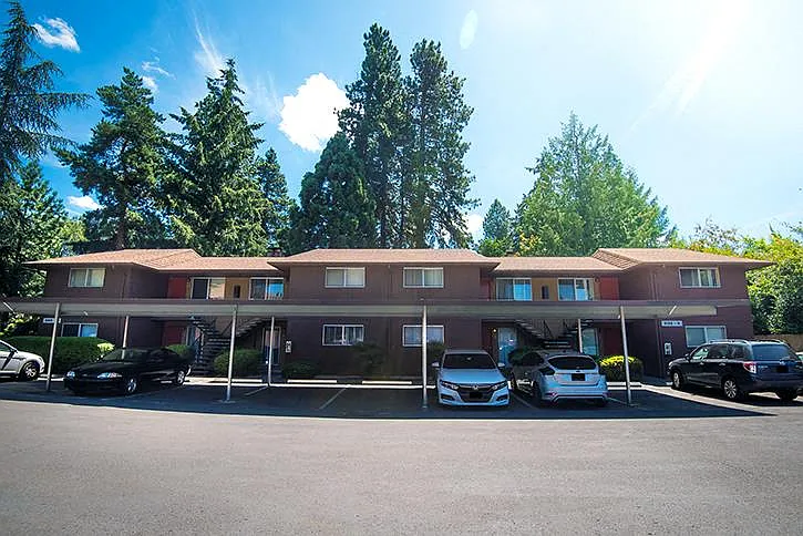 Royal Oaks Apartments — Photo 6