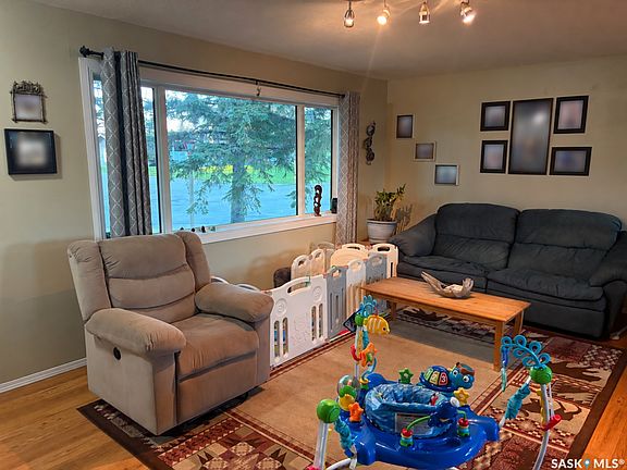 5th image of 502 6th Street E