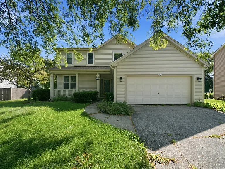 1912 Redwood Ln — Photo 1