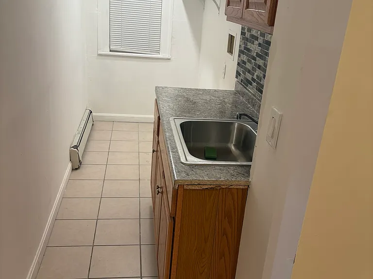 208 Perry Ave #1 — Photo 7