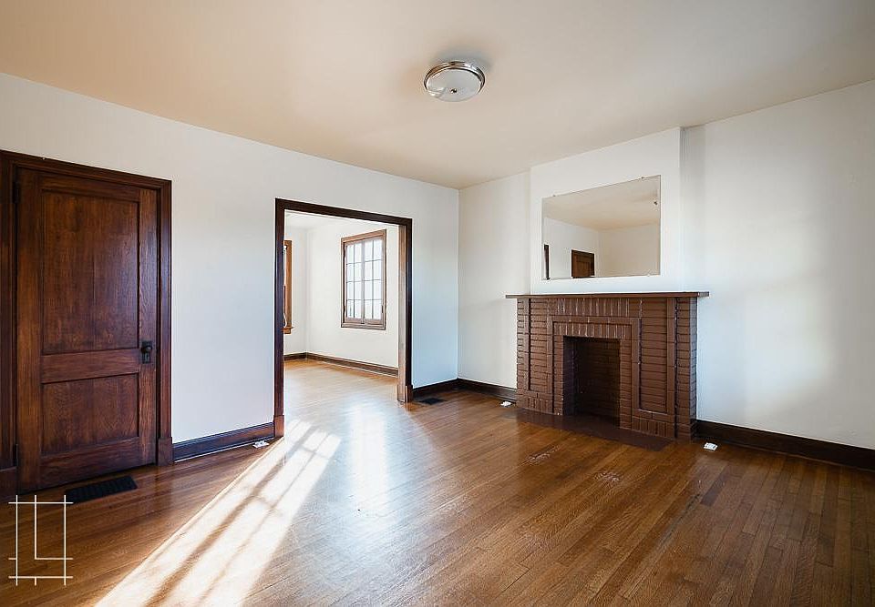1st image of 219 W 5th Ave #225