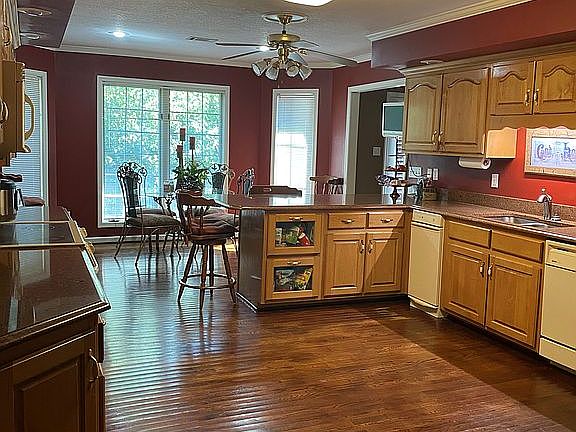 Large eat-in kitchen