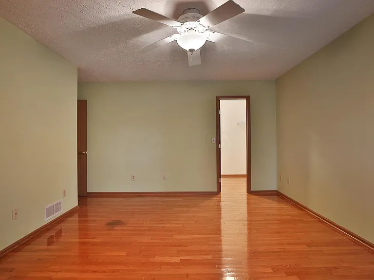 7567 Ladywell Ct — Photo 18