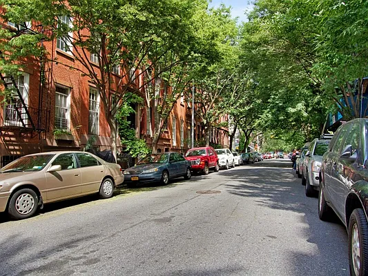 Sold by Sotheby's International Realty | media 14