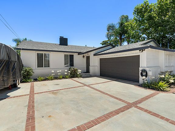 4th image of 23036 Burbank Blvd