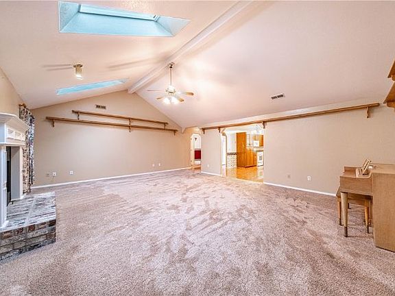 4th image of 2601 S 43rd St