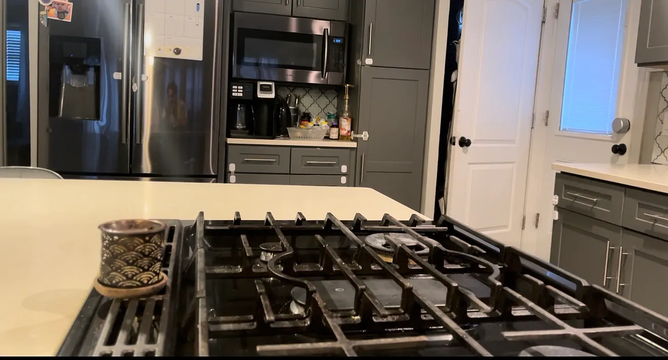 3 bed, 1200 sqft, $4,300 — Photo 4
