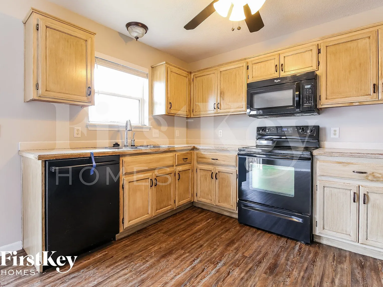 4 bed, 3.0 bath, 2424 sqft, $2,195 — Photo 4