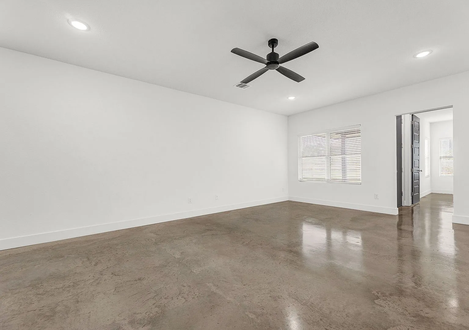 Pre-Lease Fall 2027 Luxury Home In South College Station — Photo 4