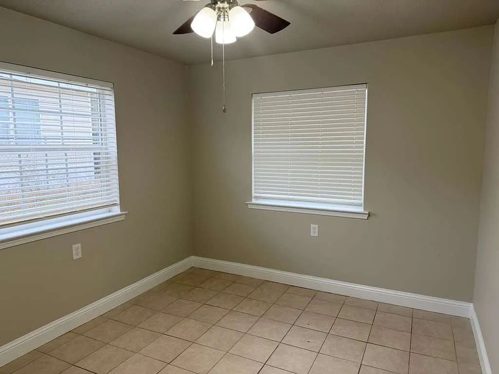 4 bed, 1560 sqft, $2,100 — Photo 4