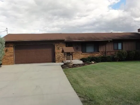 3216 Centerville Rd, Vadnais Heights, MN 55127