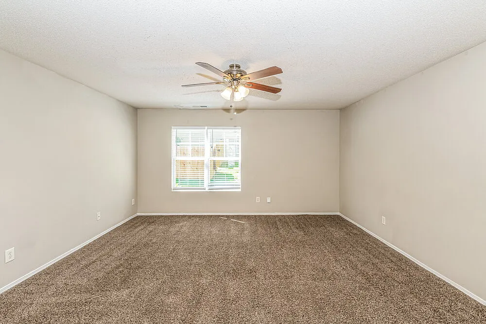 4 bed, 2.5 bath, 2048 sqft, $2,160 — Photo 4