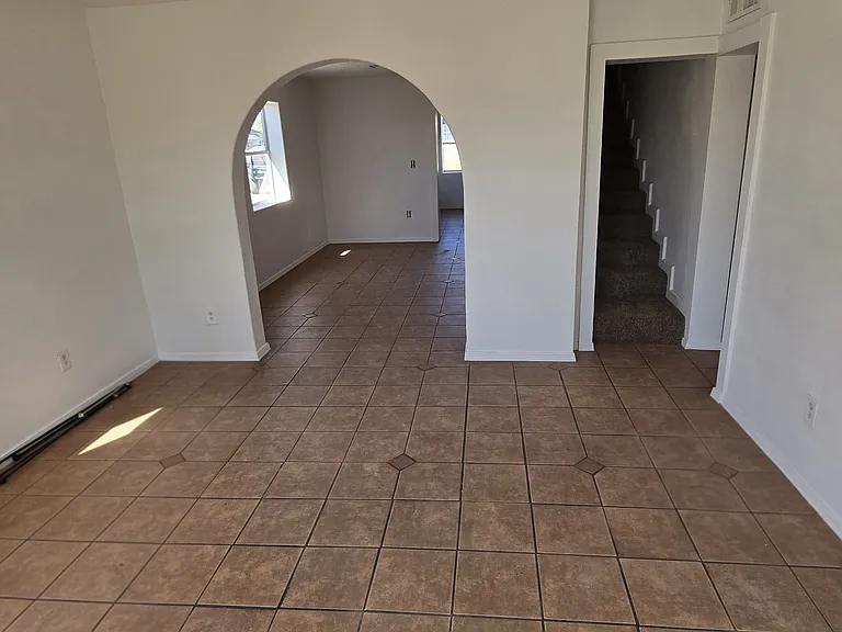 1805 N Valley Dr — Photo 7
