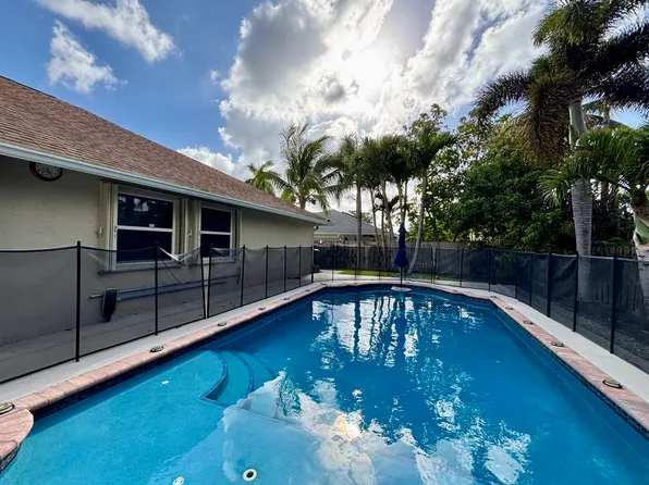 13885 Sheffield St, Wellington, FL 33414