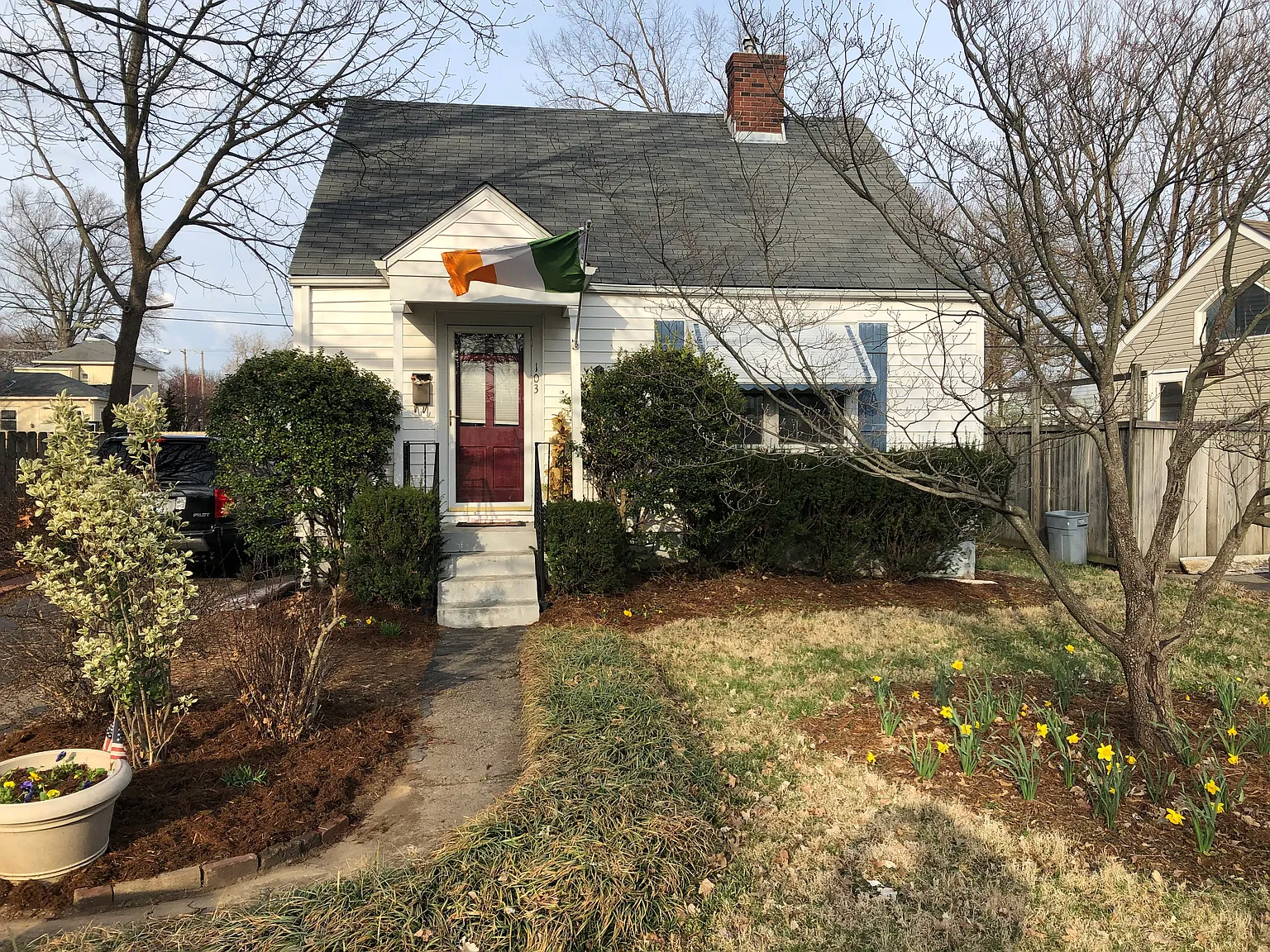 103 Colonial Dr photo 1