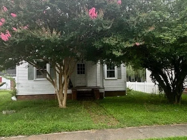 422 12th St, West Point, VA 23181