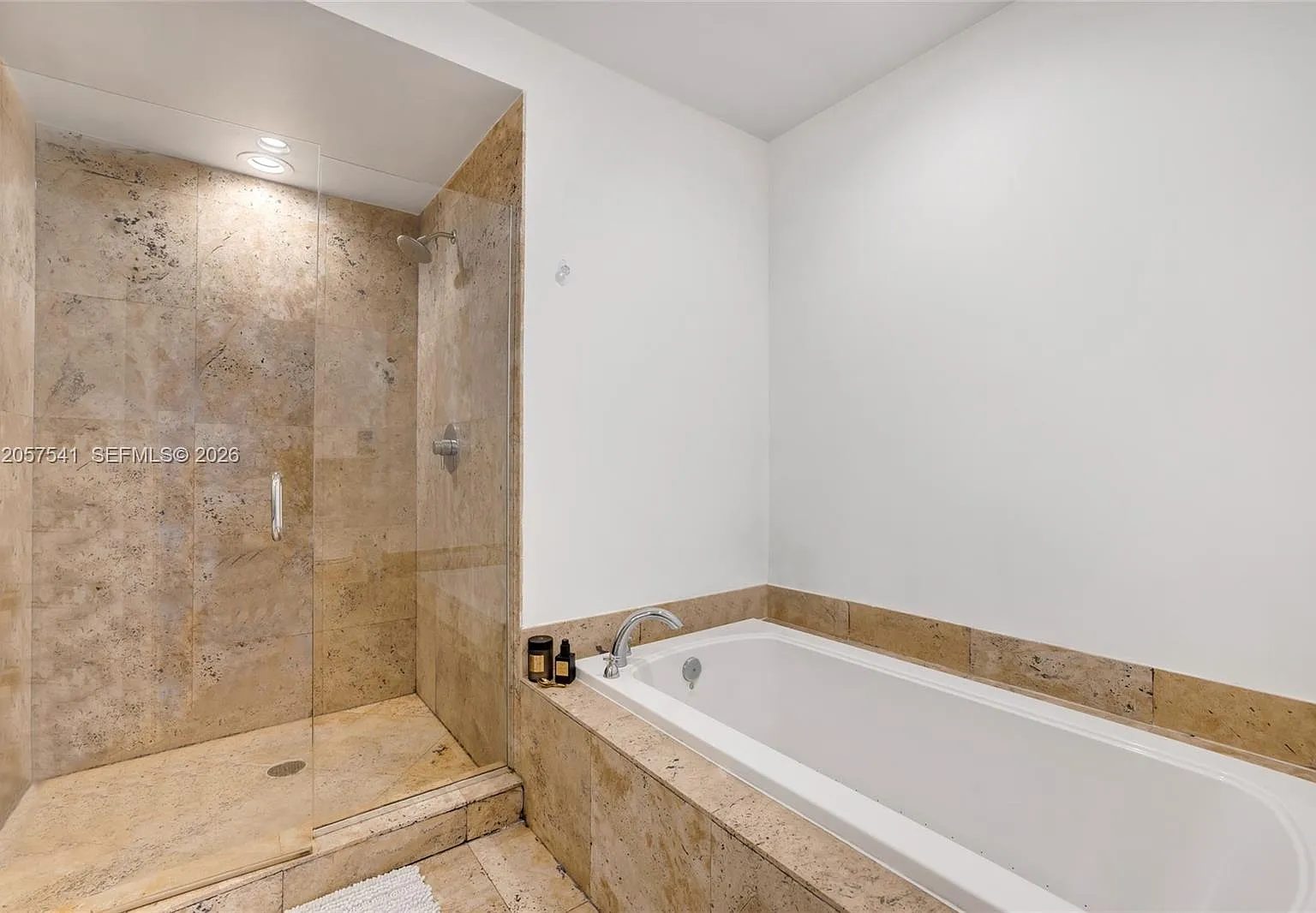 2 bed, 2.0 bath, 1721 sqft, $5,000 — Photo 3